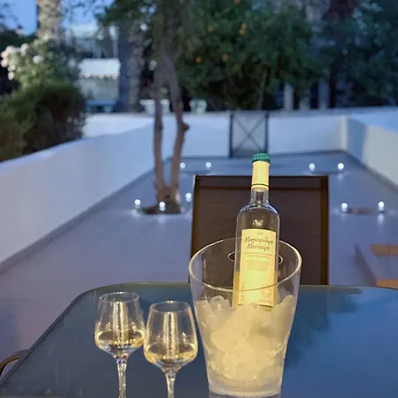 5-min Walk To - Bright 2-br With Private Garden & Sunset Views Oroklini