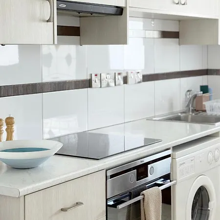 5-min Walk To - Bright 2-br With Private Garden & Sunset Views * Oroklini