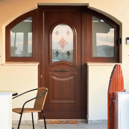 Ferienhaus 5-min Walk To - Bright 2-br With Private Garden & Sunset Views