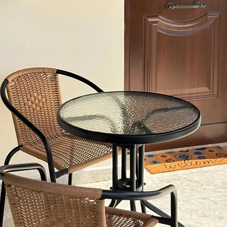 5-min Walk To - Bright 2-br With Private Garden & Sunset Views