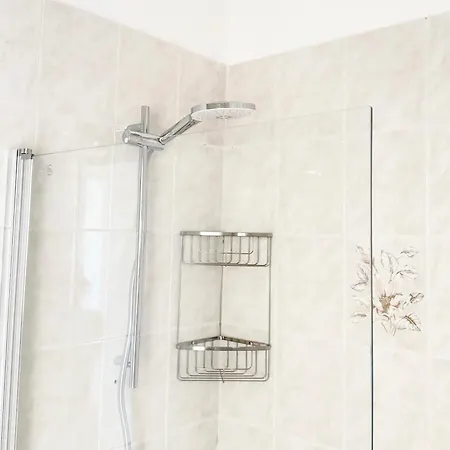 5-min Walk To - Bright 2-br With Private Garden & Sunset Views Ferienhaus Oroklini