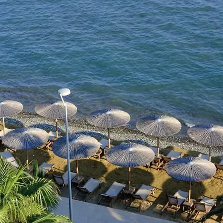 5-min Walk To - Bright 2-br With Private Garden & Sunset Views Ferienhaus Oroklini