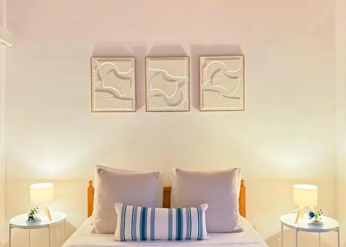 5-min Walk To - Bright 2-br With Private Garden & Sunset Views Prázdninový dům Voroklini