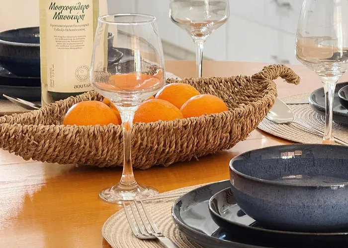 Prázdninový dům 5-min Walk To - Bright 2-br With Private Garden & Sunset Views