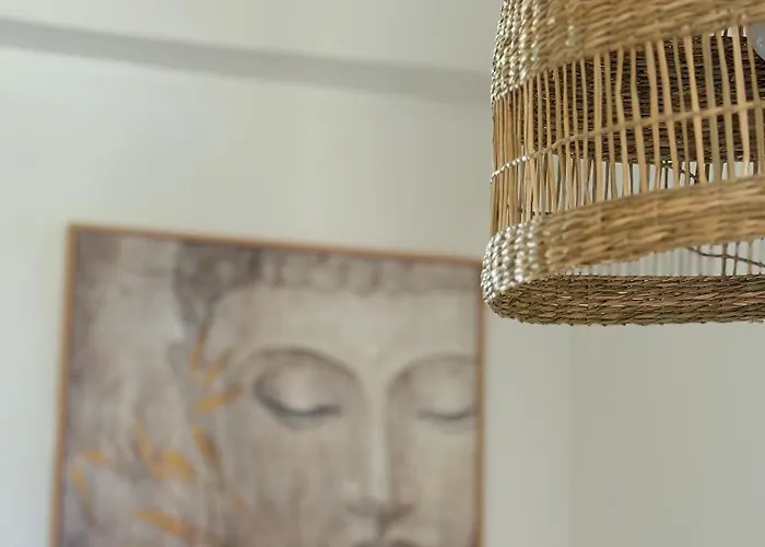 5-min Walk To - Bright 2-br With Private Garden & Sunset Views Prázdninový dům Voroklini