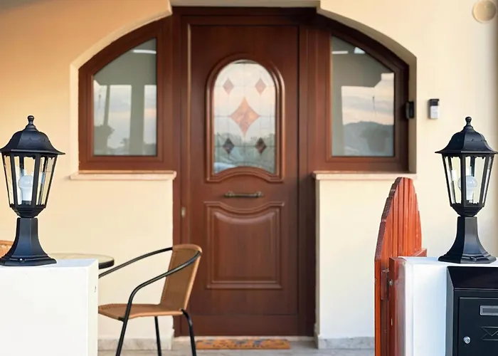 Prázdninový dům 5-min Walk To - Bright 2-br With Private Garden & Sunset Views