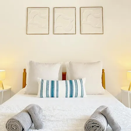 Holiday home 5-min Walk To - Bright 2-br With Private Garden & Sunset Views Voroklini