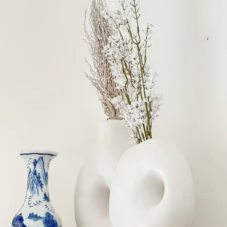 Holiday home 5-min Walk To - Bright 2-br With Private Garden & Sunset Views *