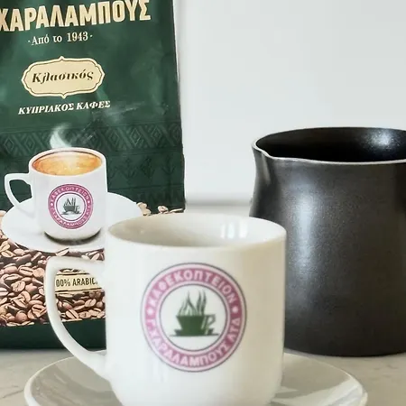 5-min Walk To - Bright 2-br With Private Garden & Sunset Views *