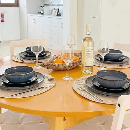 5-min Walk To - Bright 2-br With Private Garden & Sunset Views