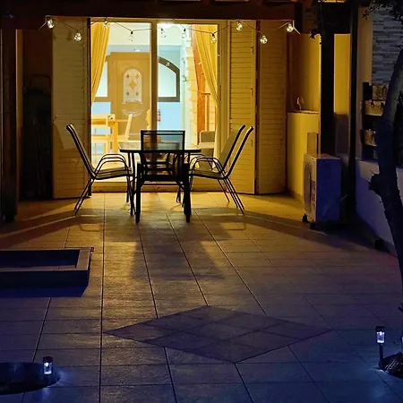 Holiday home 5-min Walk To - Bright 2-br With Private Garden & Sunset Views Voroklini