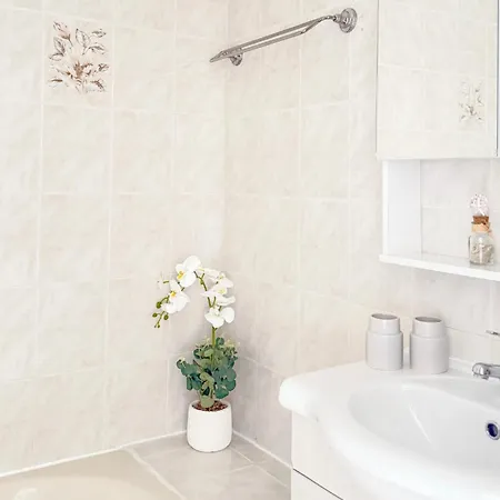 5-min Walk To - Bright 2-br With Private Garden & Sunset Views *