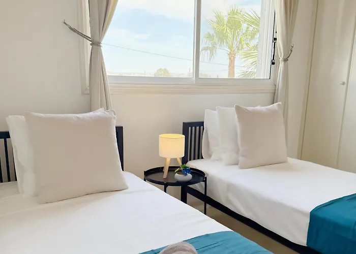 別荘 5-min Walk To - Bright 2-br With Private Garden & Sunset Views