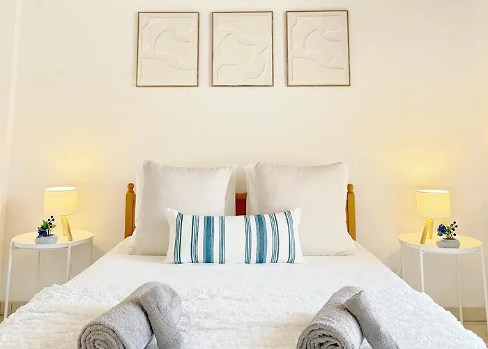 別荘 5-min Walk To - Bright 2-br With Private Garden & Sunset Views オロクリニ