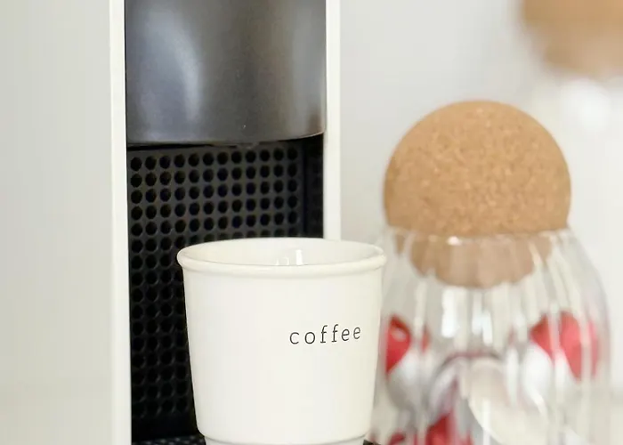 別荘 5-min Walk To - Bright 2-br With Private Garden & Sunset Views *