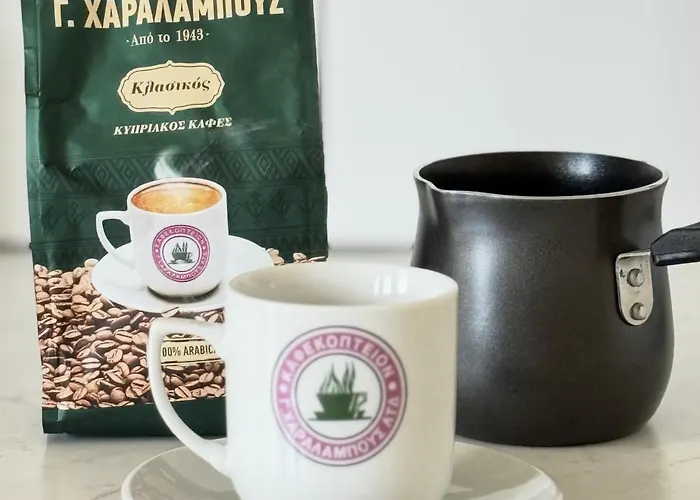 5-min Walk To - Bright 2-br With Private Garden & Sunset Views *